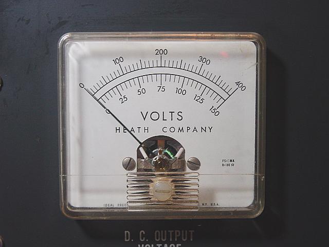 Netzgerät IP-32E Voltmeter